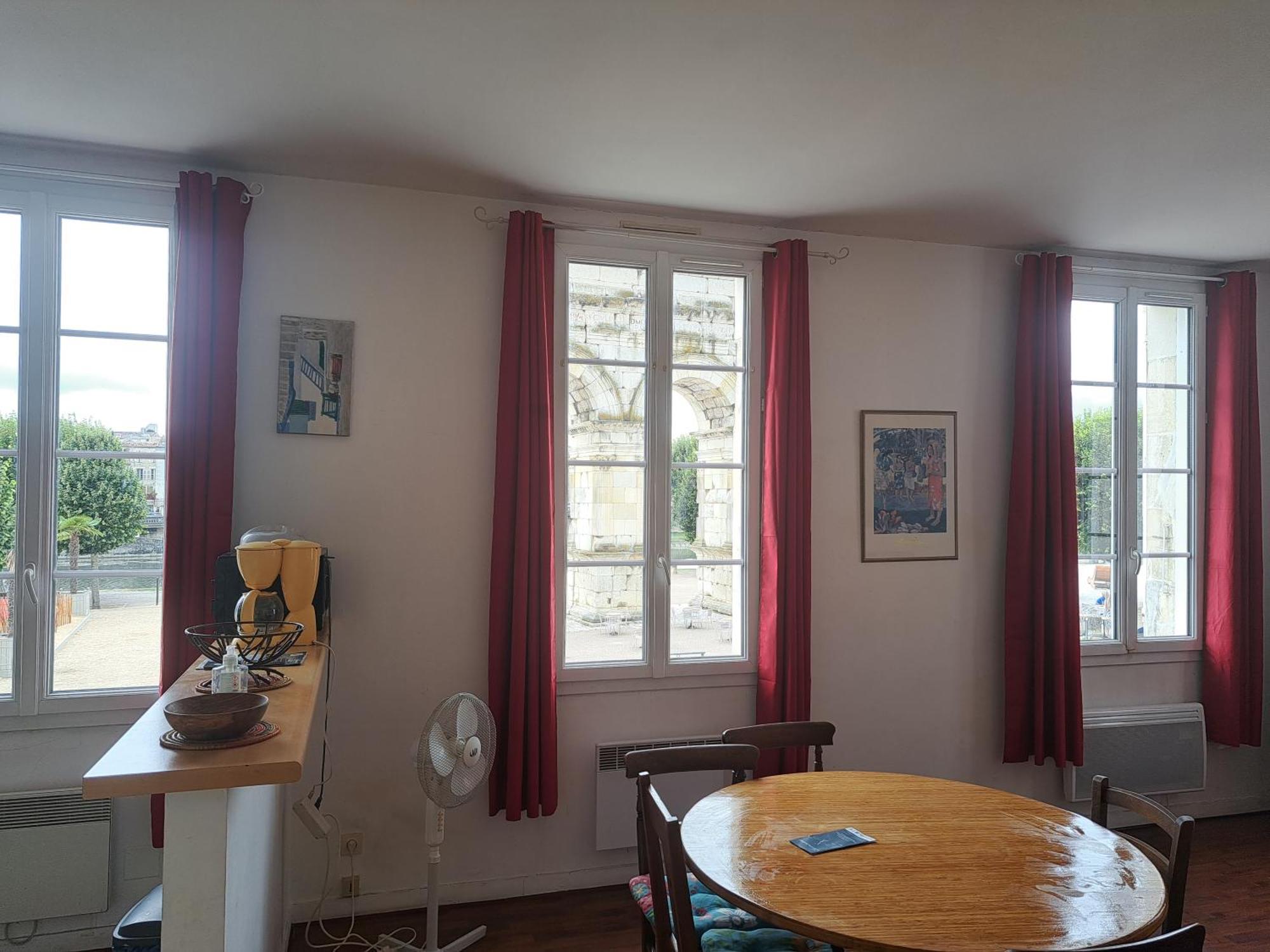 Loft Vue Imprenable Sur Le Vieux Saintes Apartment Luaran gambar